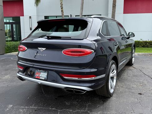 Used 2023 Bentley Bentayga Extended Wheelbase image 18