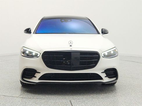Used 2025 Mercedes-Benz S 580 4MATIC Sedan image 2