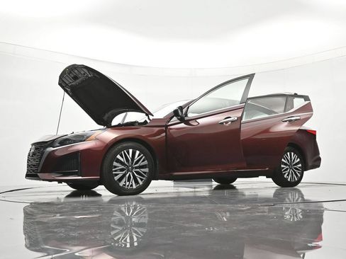 Certified 2024 Nissan Altima 2.5 SV FWD image 47