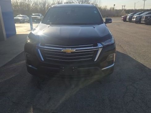 Used 2023 Chevrolet Traverse LT image 2