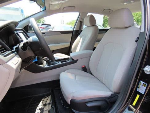 Used 2018 Hyundai Sonata SE FWD image 14