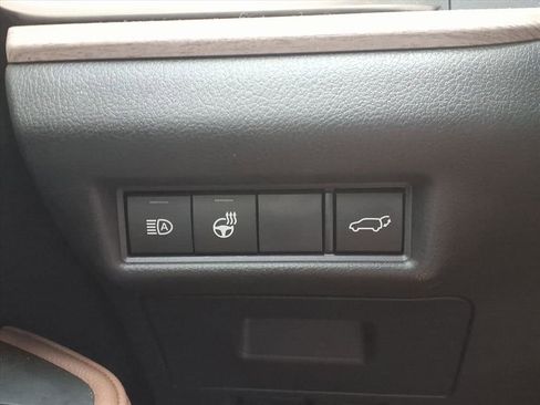 Used 2025 Toyota Grand Highlander AWD image 13