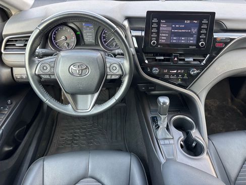Used 2022 Toyota Camry SE w/ Convenience Package FWD image 9