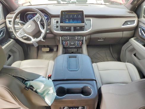 Used 2024 Chevrolet Suburban LT w/ Luxury Package AWD/4WD image 7