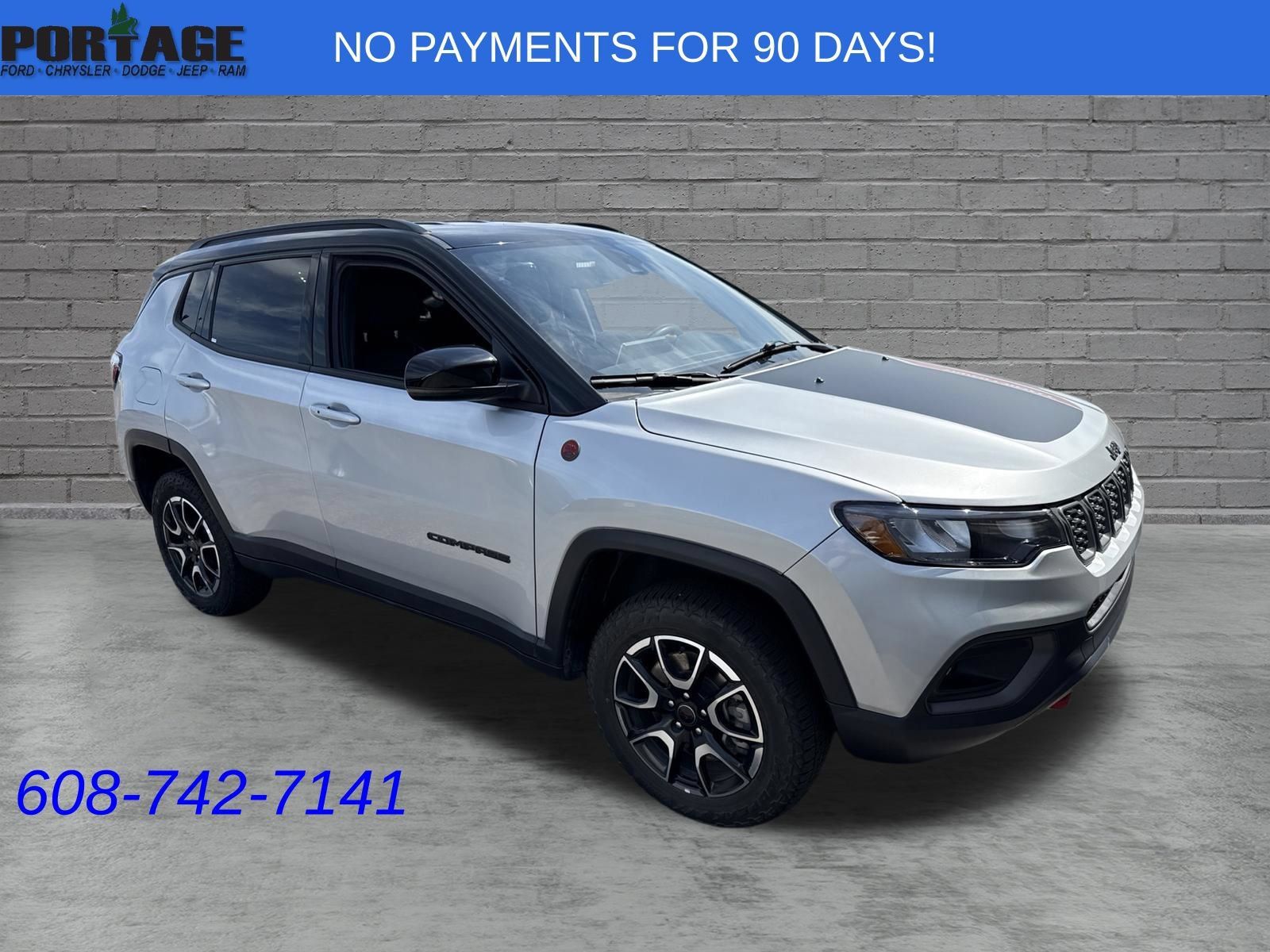 Used 2025 Jeep Compass Trailhawk AWD/4WD image 1