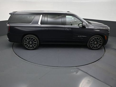 Used 2026 Chevrolet Suburban High Country AWD/4WD image 17