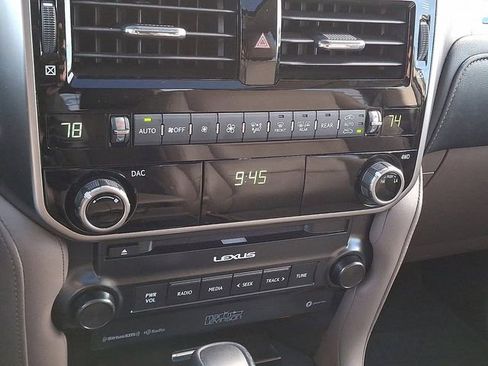 Used 2023 Lexus GX 460 Premium w/ Accessory Package AWD/4WD image 18