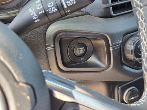 Used 2025 Jeep Wrangler Unlimited Sahara AWD/4WD image 10