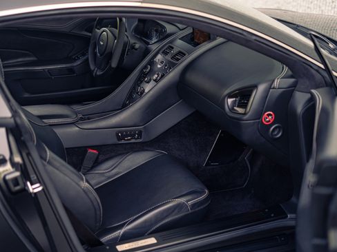 Used 2014 Aston Martin Vanquish Coupe RWD image 2