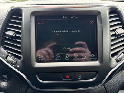 Certified 2022 Jeep Cherokee Latitude Lux AWD/4WD image 13