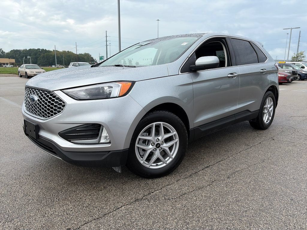 Used 2024 Ford Edge SEL w/ Convenience Package AWD/4WD image 3