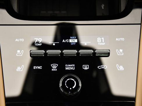 Used 2025 Porsche Cayenne S image 32