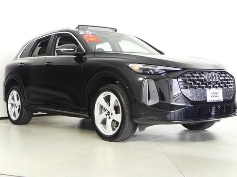 Used 2025 Audi Q5 Premium Plus w/ Premium Plus AWD/4WD image 4