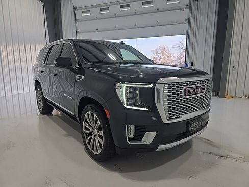 Used 2021 GMC Yukon Denali w/ Denali Premium Package image 9