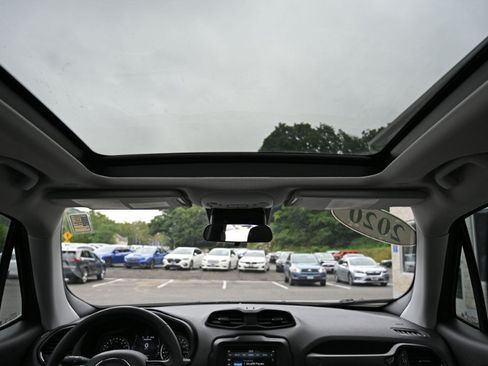 Used 2020 Jeep Renegade Altitude FWD image 14