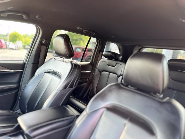 Used 2024 Jeep Grand Cherokee Limited AWD/4WD image 12