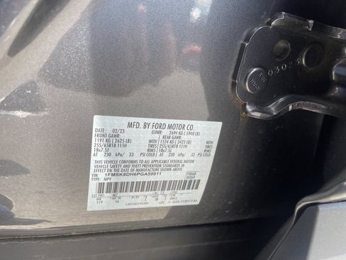 Used 2023 Ford Explorer XLT w/ Equipment Group 202A AWD/4WD image 33