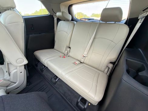 Used 2019 Buick Enclave Premium w/ Experience Buick Package FWD image 16