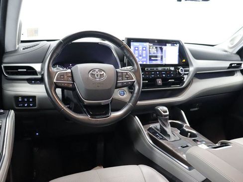 Used 2021 Toyota Highlander Platinum AWD/4WD image 29
