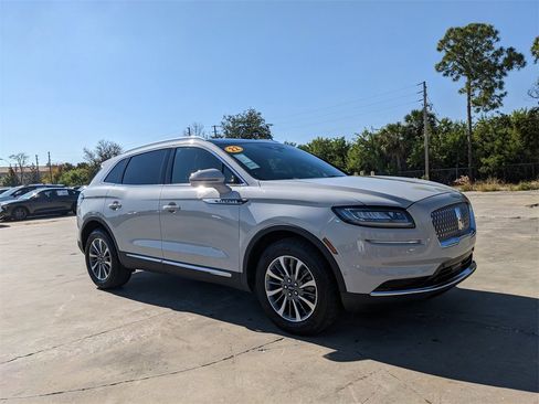 Used 2022 Lincoln Nautilus Reserve image 3