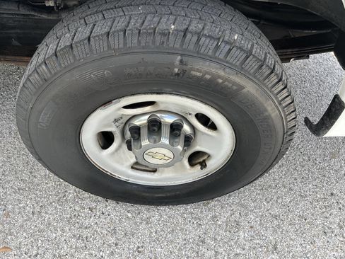 Used 2013 Chevrolet Express 2500 LT w/ LT Preferred Equipment Group image 10