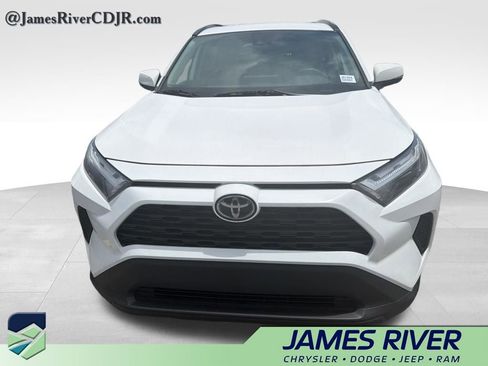 Used 2025 Toyota RAV4 XLE AWD/4WD image 8