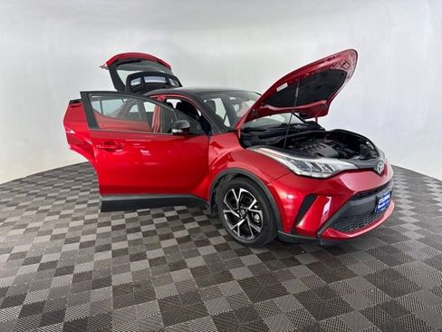 Used 2020 Toyota C-HR XLE FWD image 16