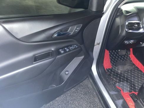 Used 2019 Chevrolet Equinox LT image 3