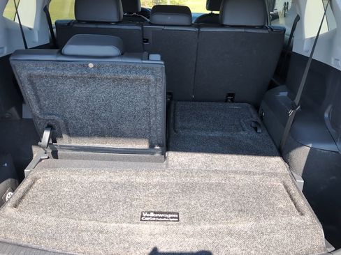 Used 2020 Volkswagen Tiguan SE image 9