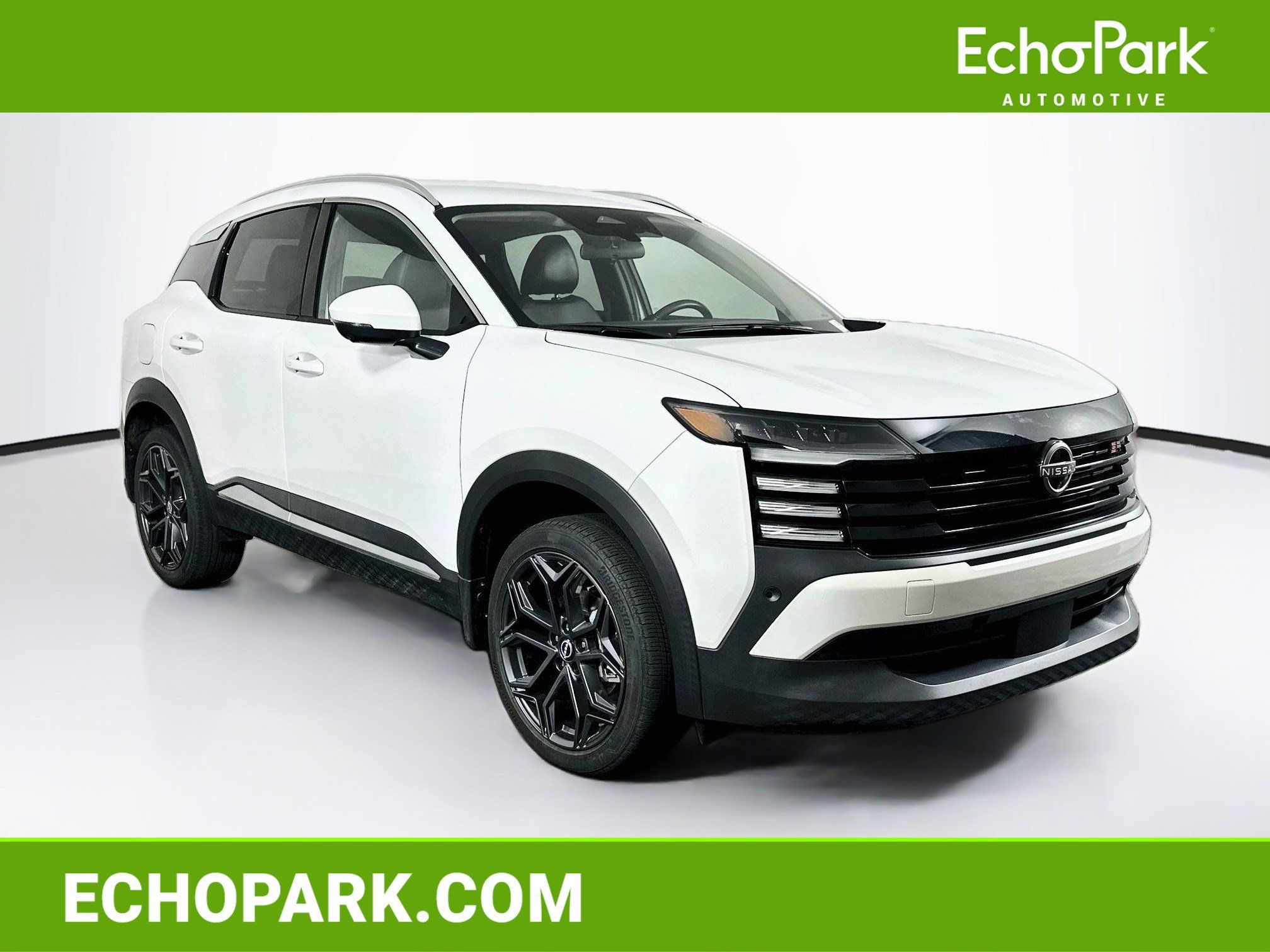 Used 2025 Nissan Kicks SR FWD image 1