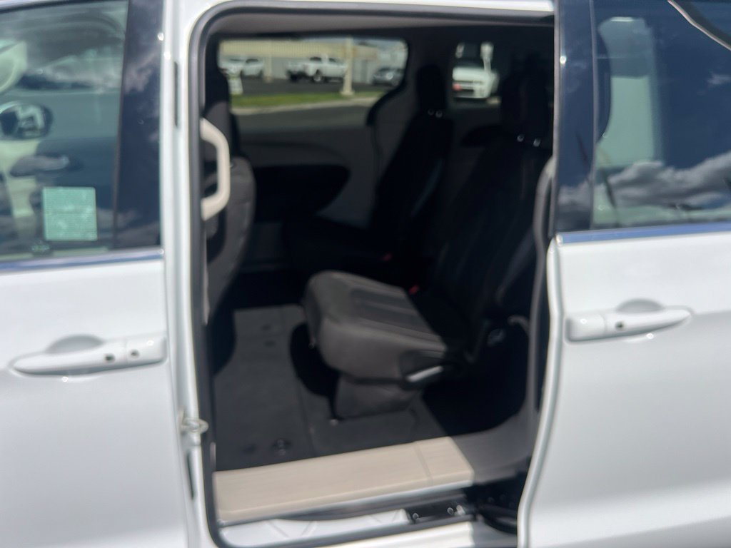 Used 2023 Chrysler Voyager LX FWD image 22