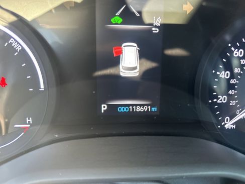 Used 2021 Toyota Sienna XLE image 6