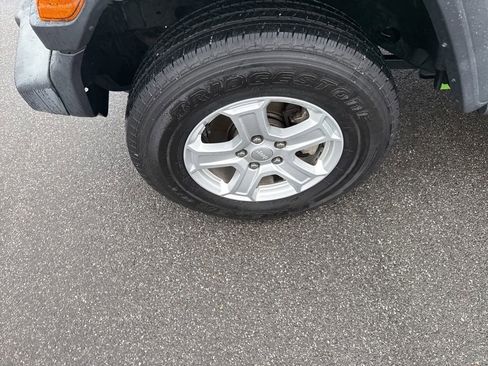 Used 2019 Jeep Wrangler Unlimited Sport S image 10