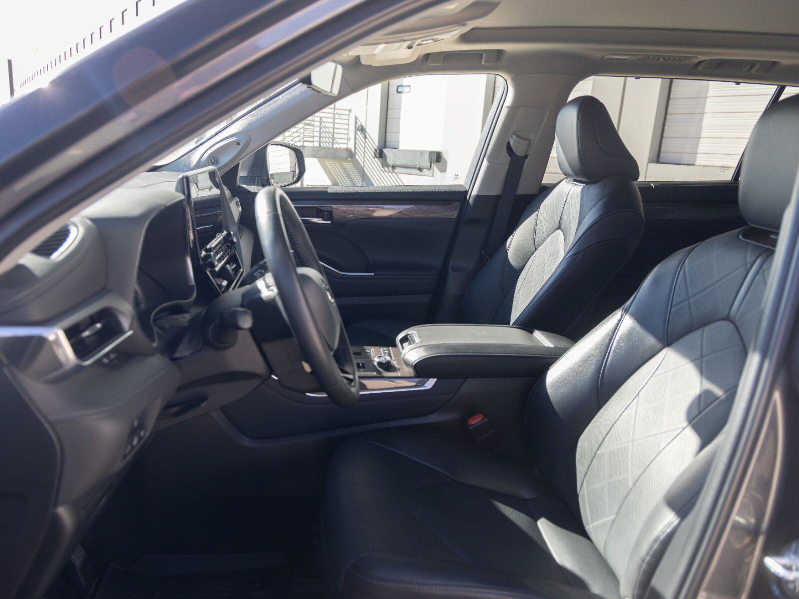 Used 2022 Toyota Highlander Platinum AWD/4WD image 16
