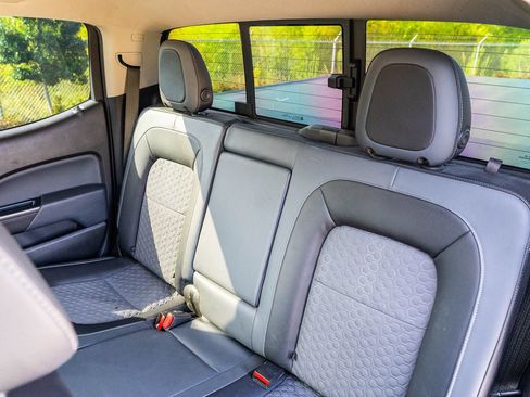 Used 2018 Chevrolet Colorado Z71 RWD image 18