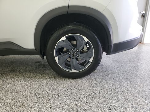 Used 2025 Nissan Rogue SV FWD image 8