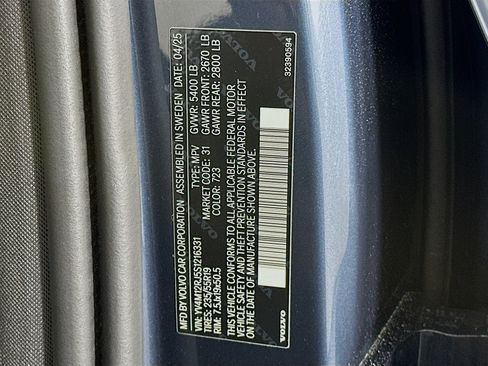 Used 2025 Volvo XC60 B5 Core image 12