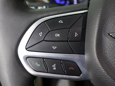 Used 2024 Chrysler Pacifica Limited FWD image 50