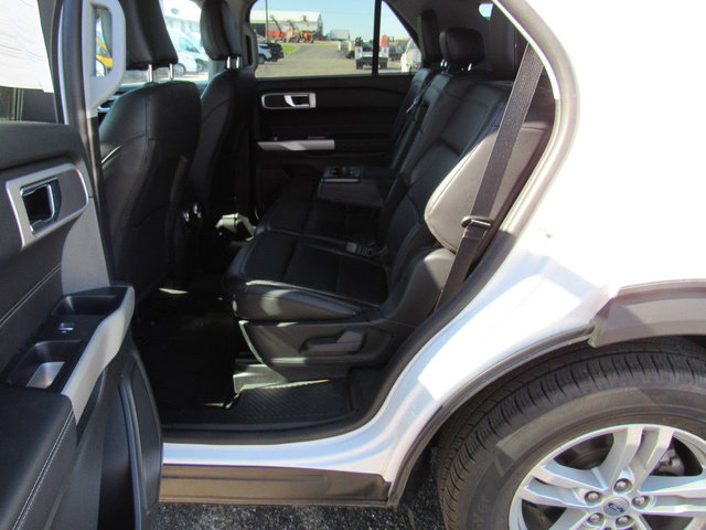 Used 2022 Ford Explorer XLT w/ Equipment Group 202A AWD/4WD image 14