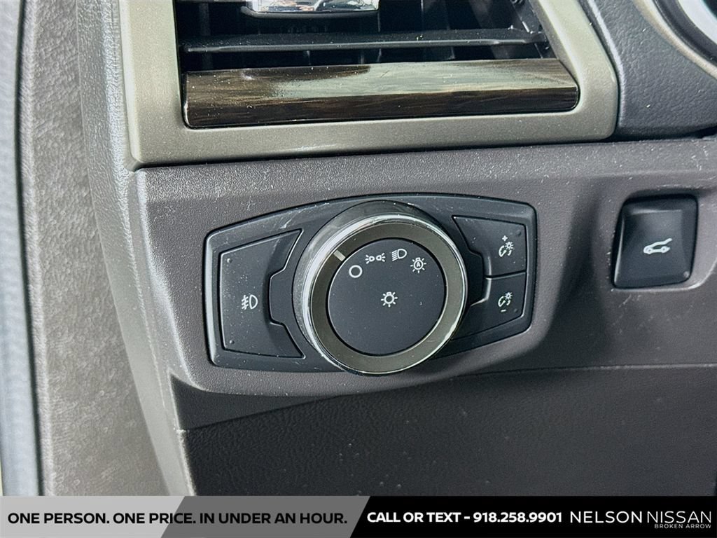 Used 2016 Ford Fusion SE w/ Equipment Group 502A FWD image 10
