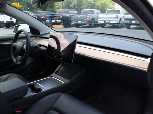 Used 2023 Tesla Model 3 Standard Range RWD image 3