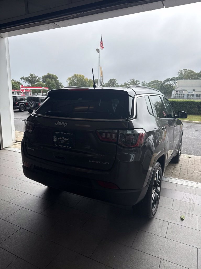 Used 2024 Jeep Compass Limited AWD/4WD image 3