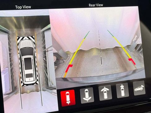 New 2026 Chrysler Pacifica Pinnacle image 32