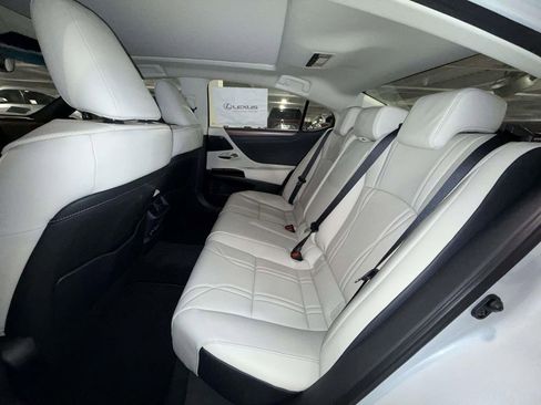 Used 2025 Lexus ES 350 w/ Accessory Package (Z1) FWD image 13