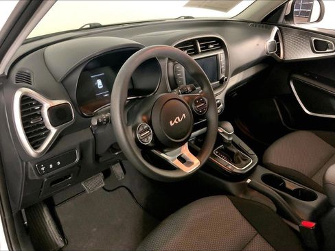 Certified 2025 Kia Soul LX image 14