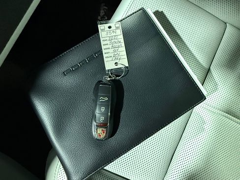 Used 2021 Porsche Macan AWD/4WD image 58
