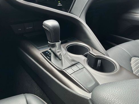 Used 2022 Toyota Camry SE w/ Carpet Mat Package (TMS) FWD image 18