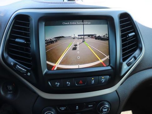 Used 2014 Jeep Cherokee Trailhawk w/ Technology Group AWD/4WD image 29
