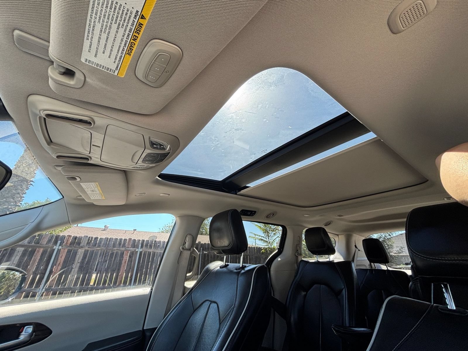 Used 2023 Chrysler Pacifica Limited FWD image 31
