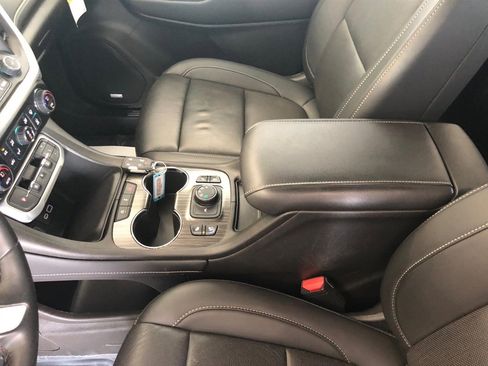 Used 2023 GMC Acadia SLT w/ Technology Package image 7